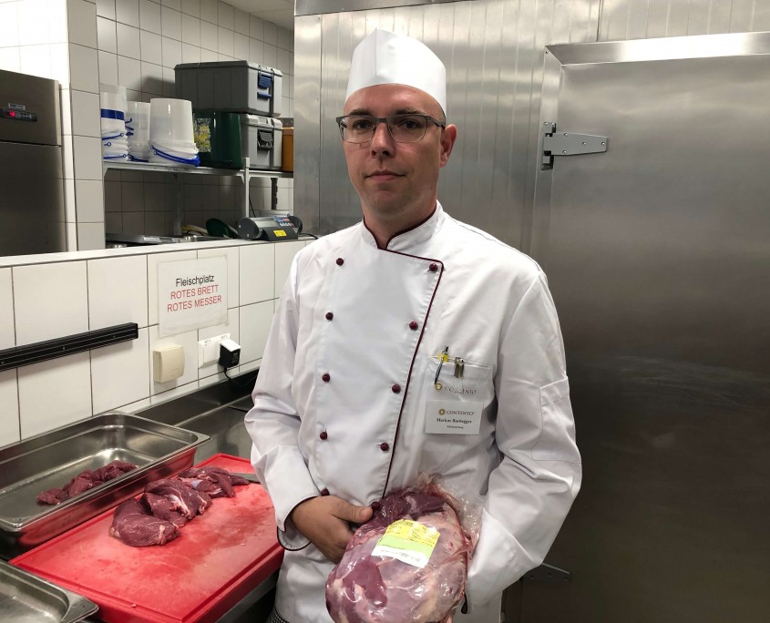 Küchenchef Markus Buchegger mit den Kärntner Fleisch